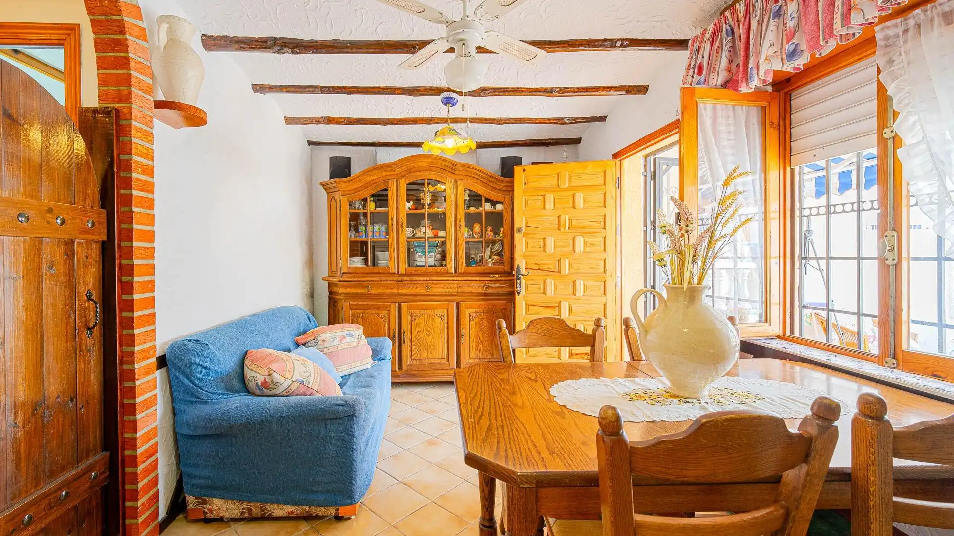 Sala de estar de Casa adosada en venta en Torrevieja con Aire acondicionado, Terraza y Amueblado