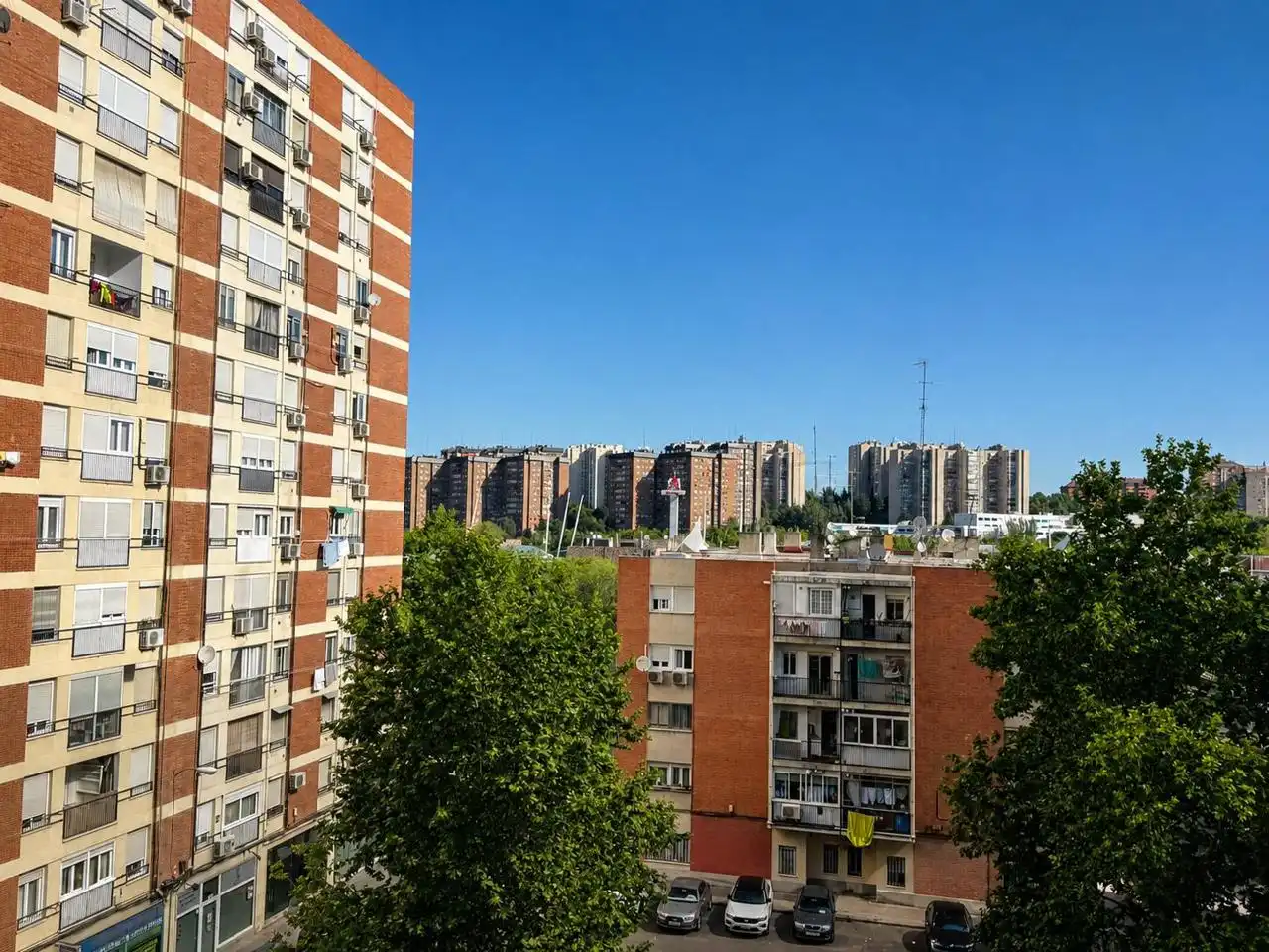 Vista exterior de Piso en venta en Madrid con Parquet y Terraza