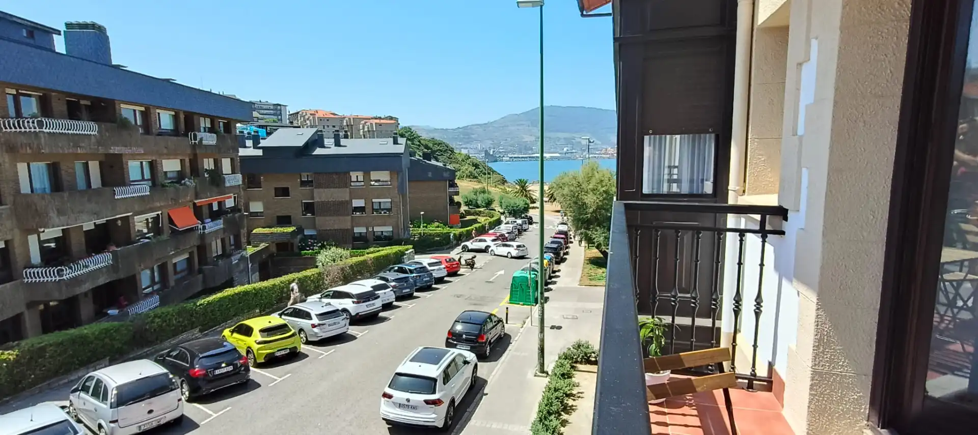 Vista exterior de Pis de lloguer en Getxo  amb Terrassa, Moblat i Balcó