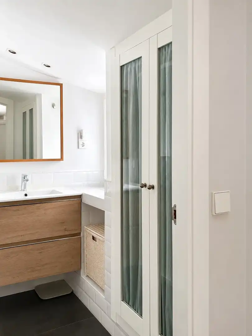 Badezimmer von Wohnungen zur Miete in Madrid mit Klimaanlage, Heizung und Möbliert
