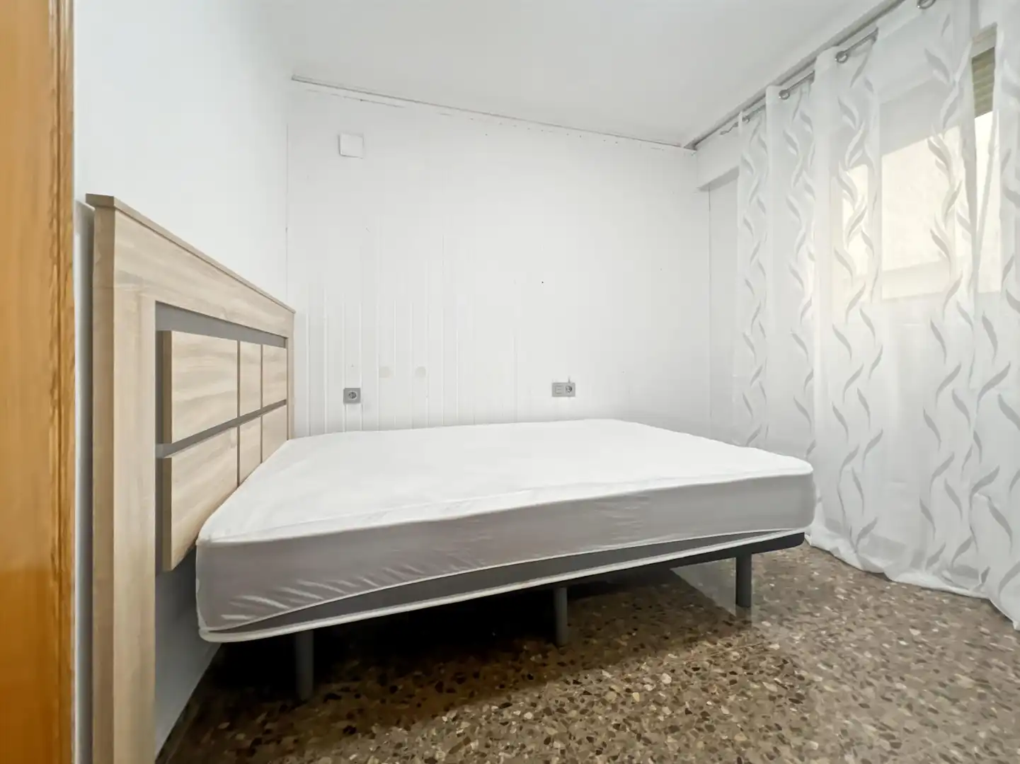 Habitación de Piso de alquiler en Castellón de la Plana / Castelló de la Plana con Aire acondicionado, Amueblado y Balcón