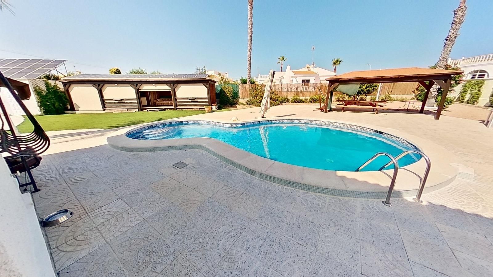 Piscina de Casa o xalet en venda en Torrevieja