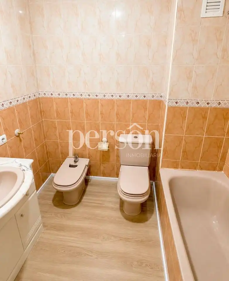 Bathroom of Flat for share in Moncada  with Air Conditioner and Furnished