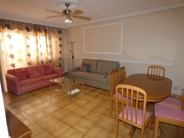 Flat with balcony to rent in Calle valdivias 5