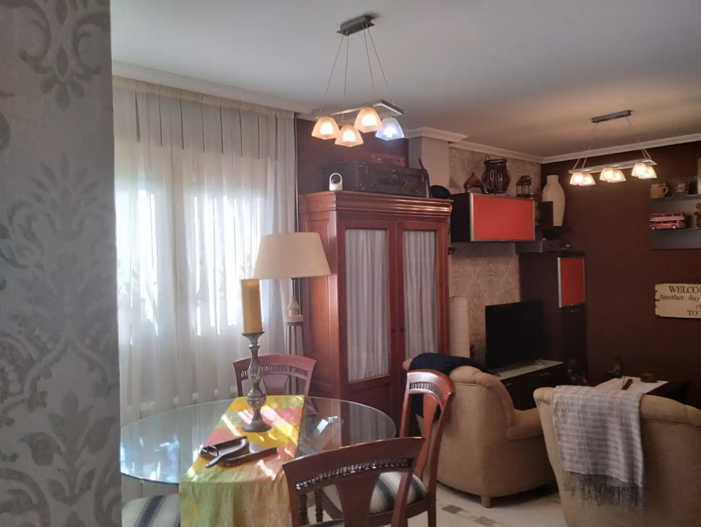 Casa aparellada amb terrassa en venda a Barrio Villasomera 3, imagen 2