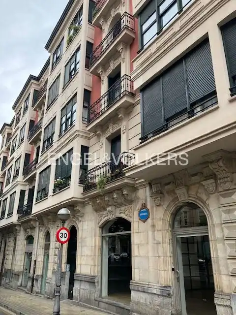 Vista exterior de Piso de alquiler en Bilbao  con Calefacción y Balcón
