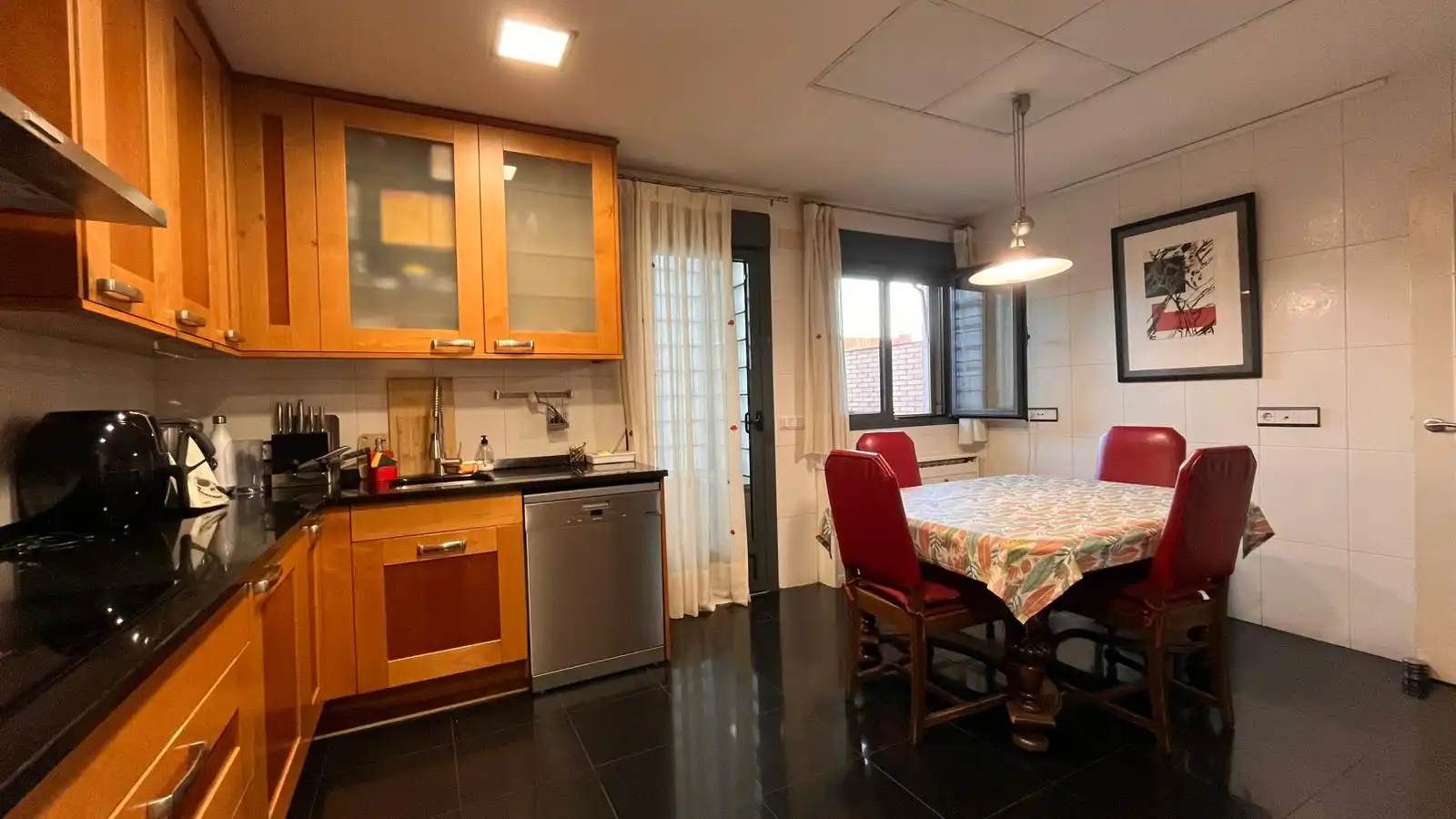 Cocina de Casa adosada en venta en Madrid con Aire acondicionado, Calefacción y Jardín privado