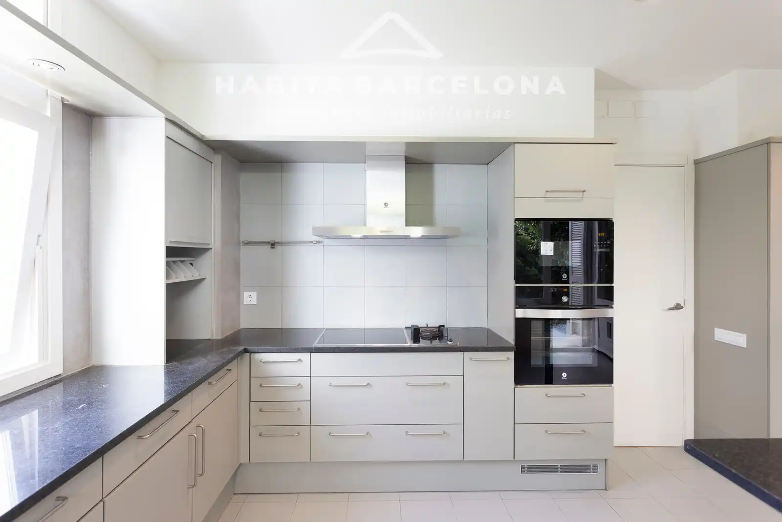 Cuina de Casa o xalet de lloguer en Barcelona amb Aire condicionat, Calefacció i Jardí privat