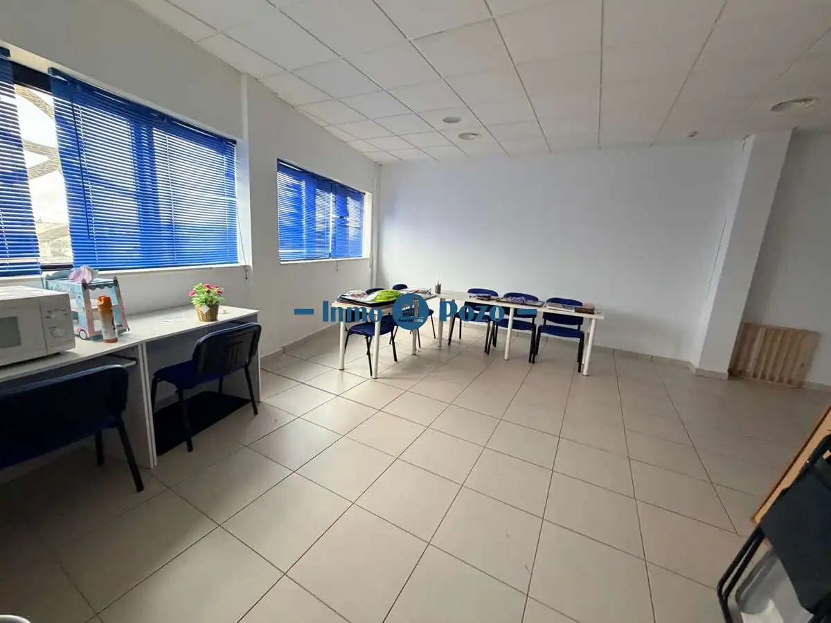 Büro zum Verkauf in Almendralejo