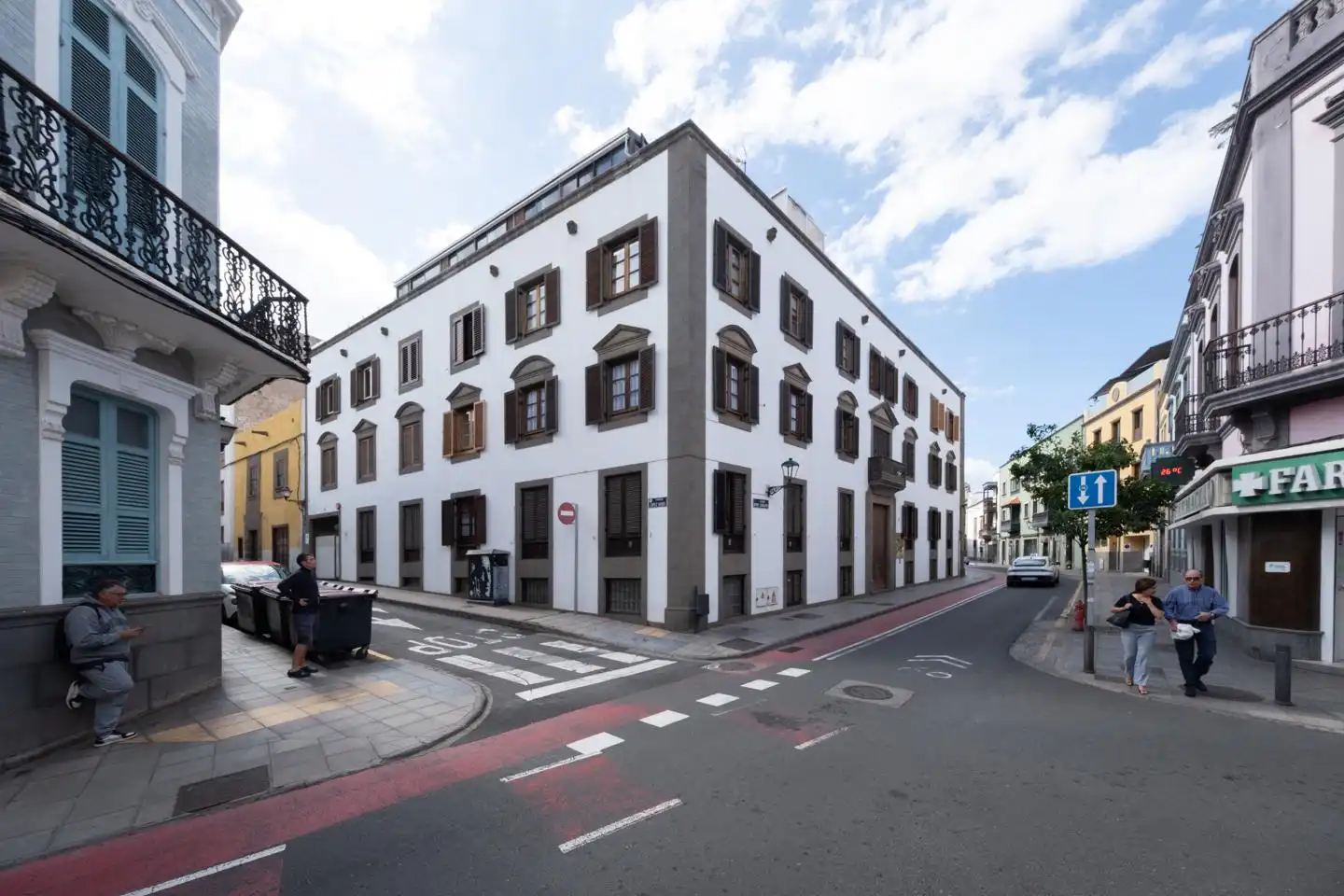 Local comercial en alquiler en Reyes Católicos