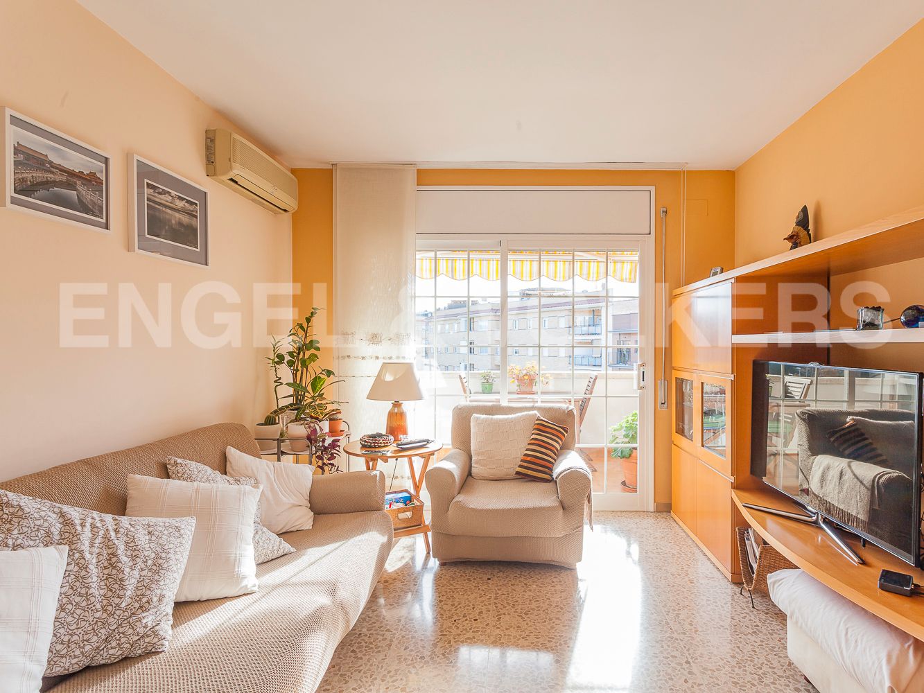 Sala d'estar de Àtic en venda en Ripollet amb Aire condicionat, Calefacció i Parquet
