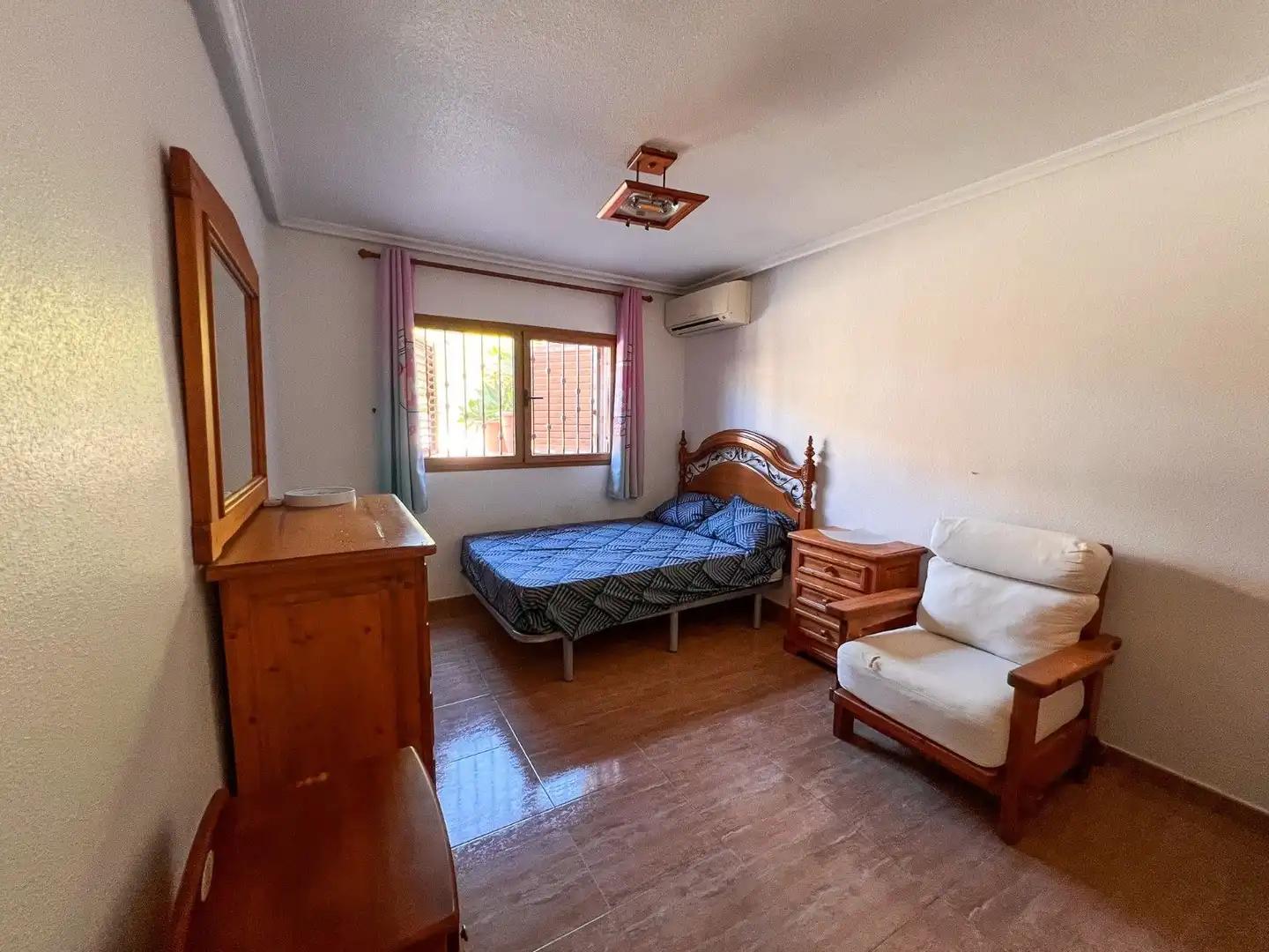 Habitación de Casa adosada en venta en Torrevieja con Calefacción, Jardín privado y Terraza