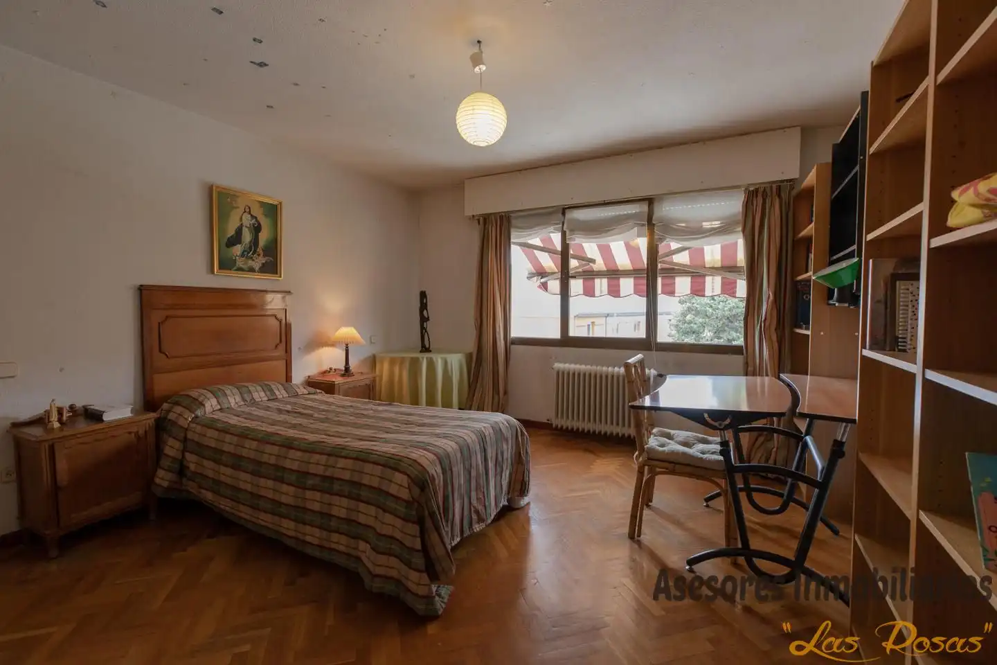 Schlafzimmer von Einfamilien-Reihenhaus zum Verkauf in Madrid mit Klimaanlage, Heizung und Privatgarten
