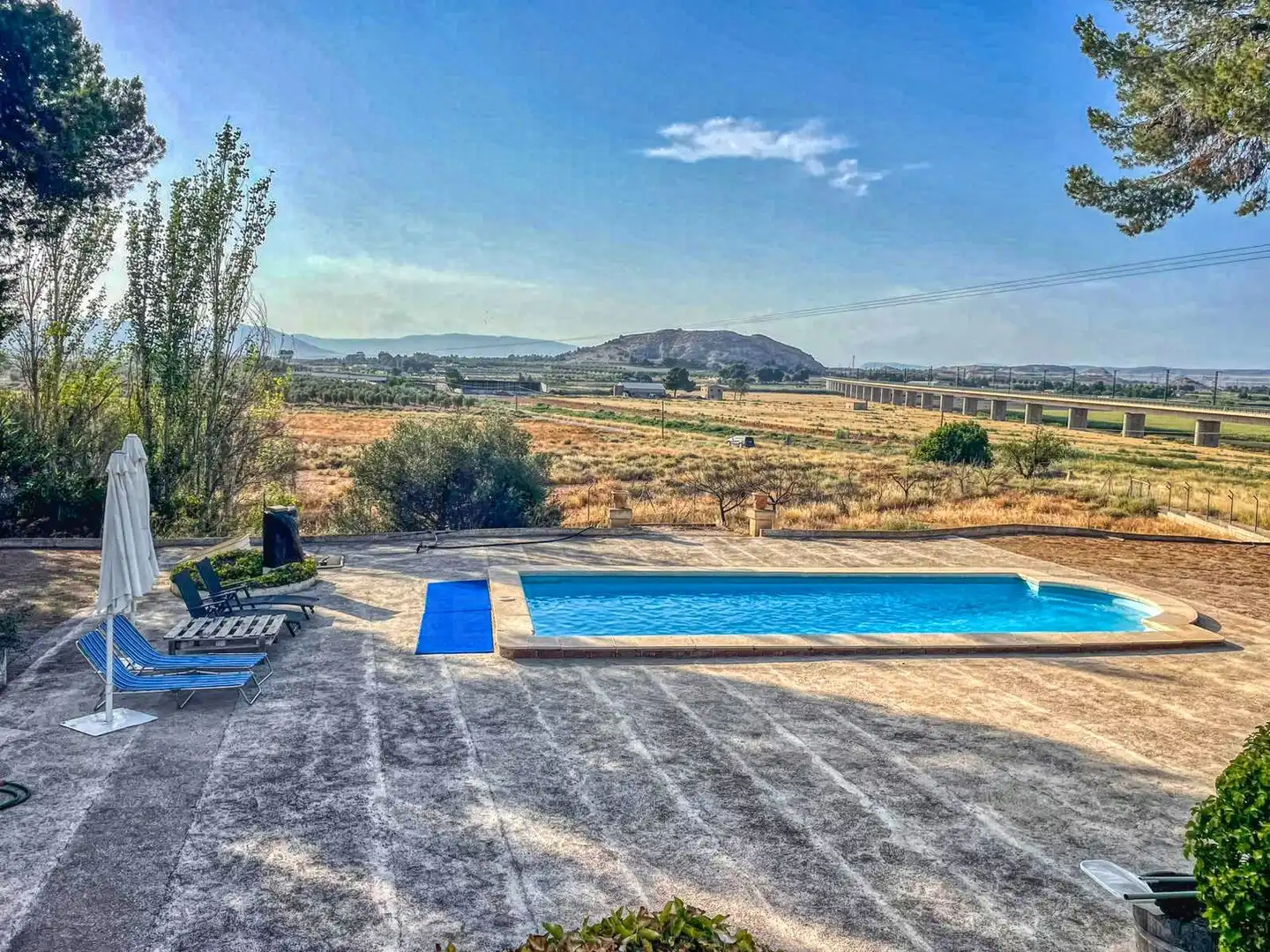 Maison rustique avec piscine à vendre à PD LENDISCAL 2