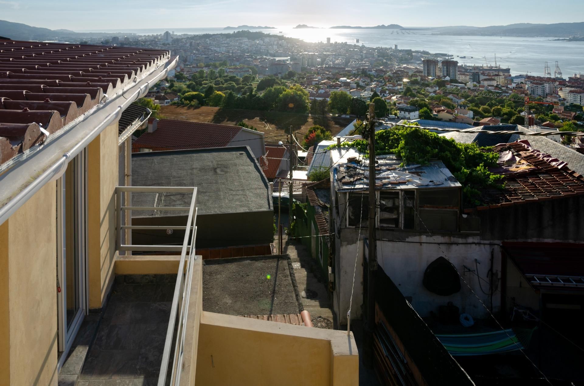 Vista exterior de Casa adosada en venta en Vigo  con Aire acondicionado y Terraza