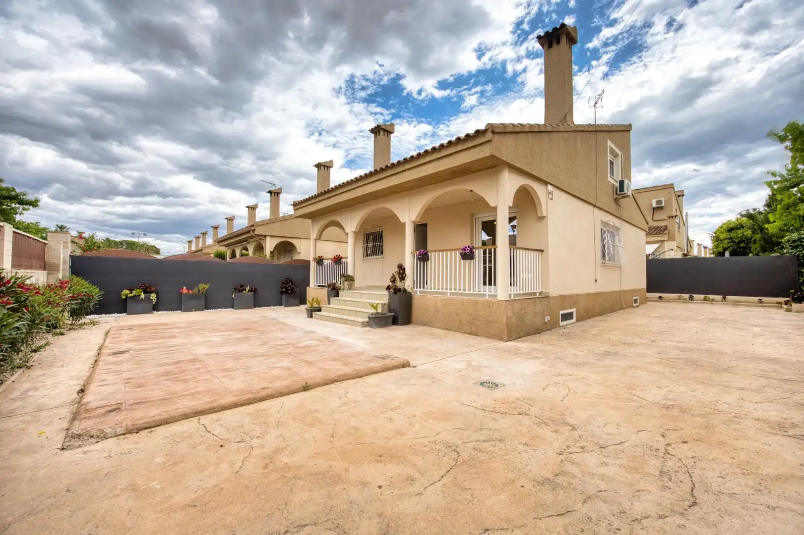 Vista exterior de Casa o chalet en venta en Mutxamel con Aire acondicionado, Calefacción y Jardín privado