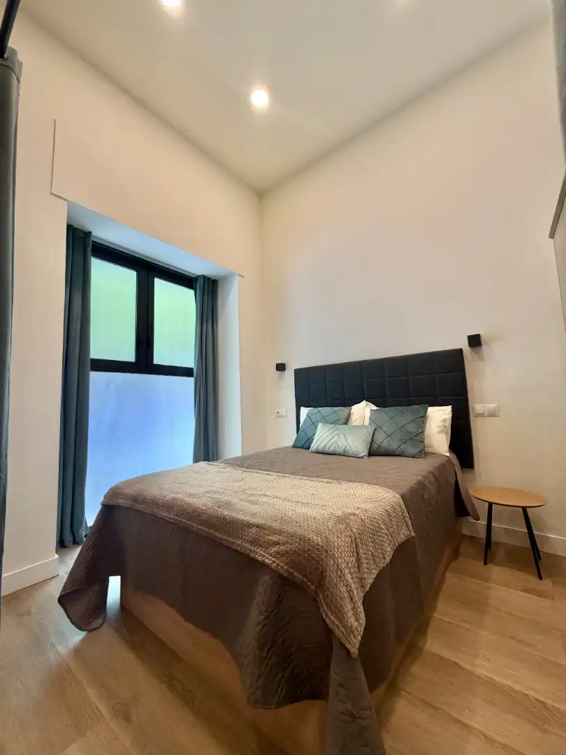 Schlafzimmer von Geschaftsraum zum Verkauf in Madrid mit Klimaanlage, Heizung und Möbliert
