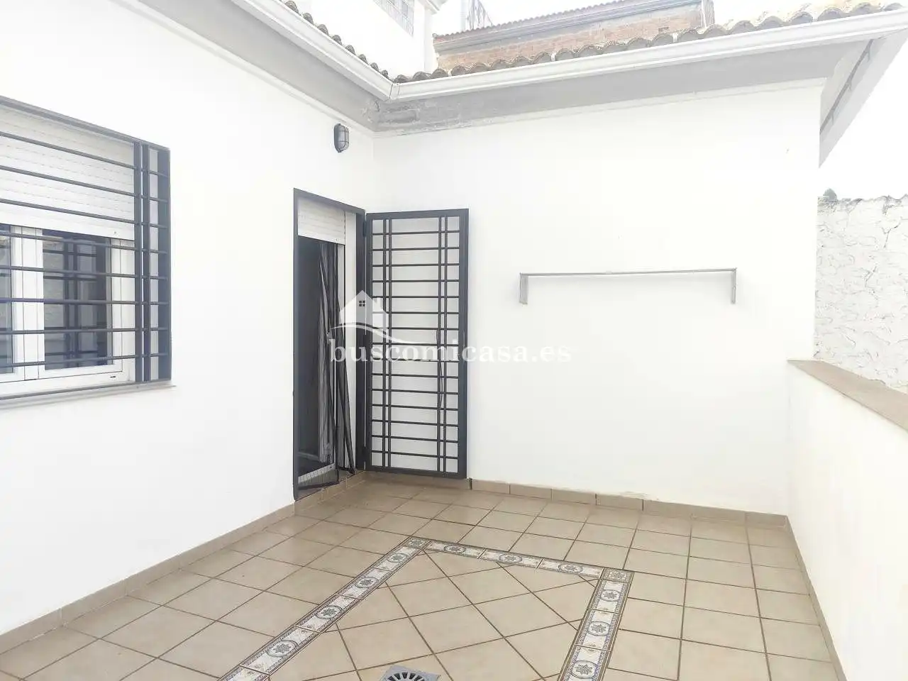 Casa adosada en venda en Fuerte del Rey amb Aire condicionat, Calefacció i Jardí privat