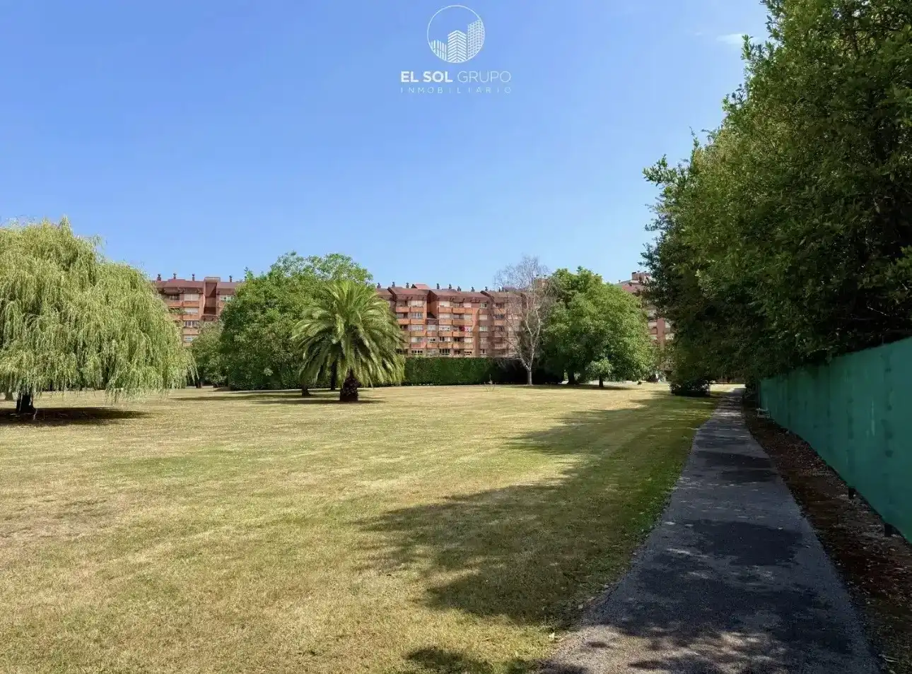 Pis en venda en Gijón  amb Jardí privat, Traster i Piscina