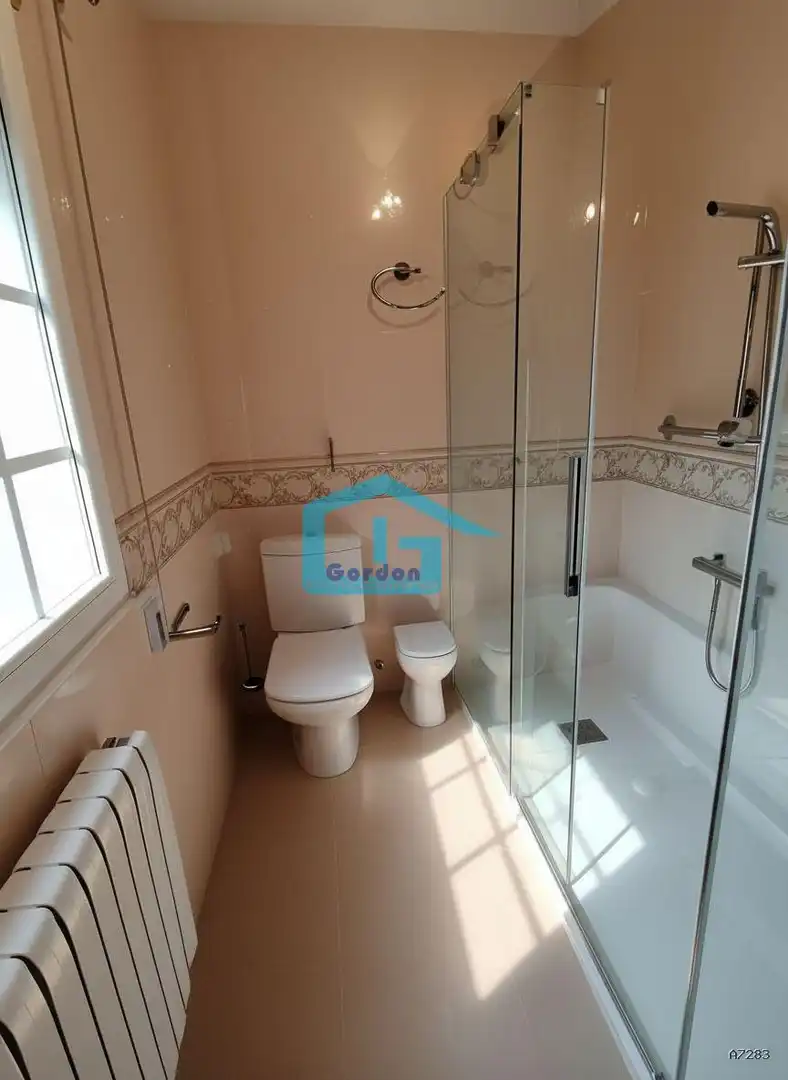 Baño de Piso de alquiler en Meaño con Calefacción, Terraza y Amueblado