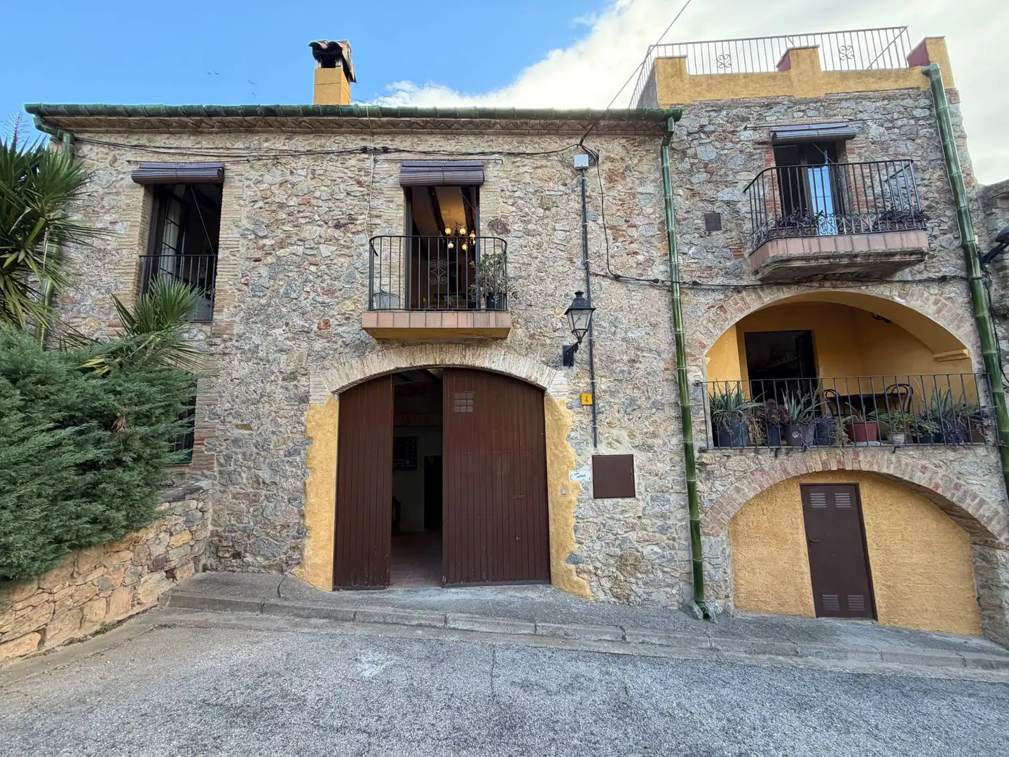 Exterior view of Houses for sale in Biure, Girona