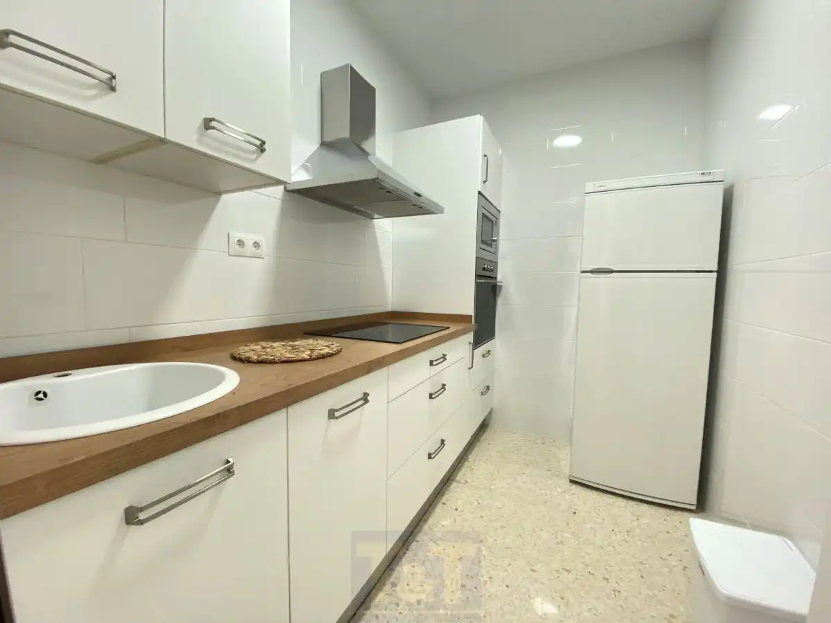 Cuina de Apartament de lloguer en La Antilla amb Terrassa i Moblat