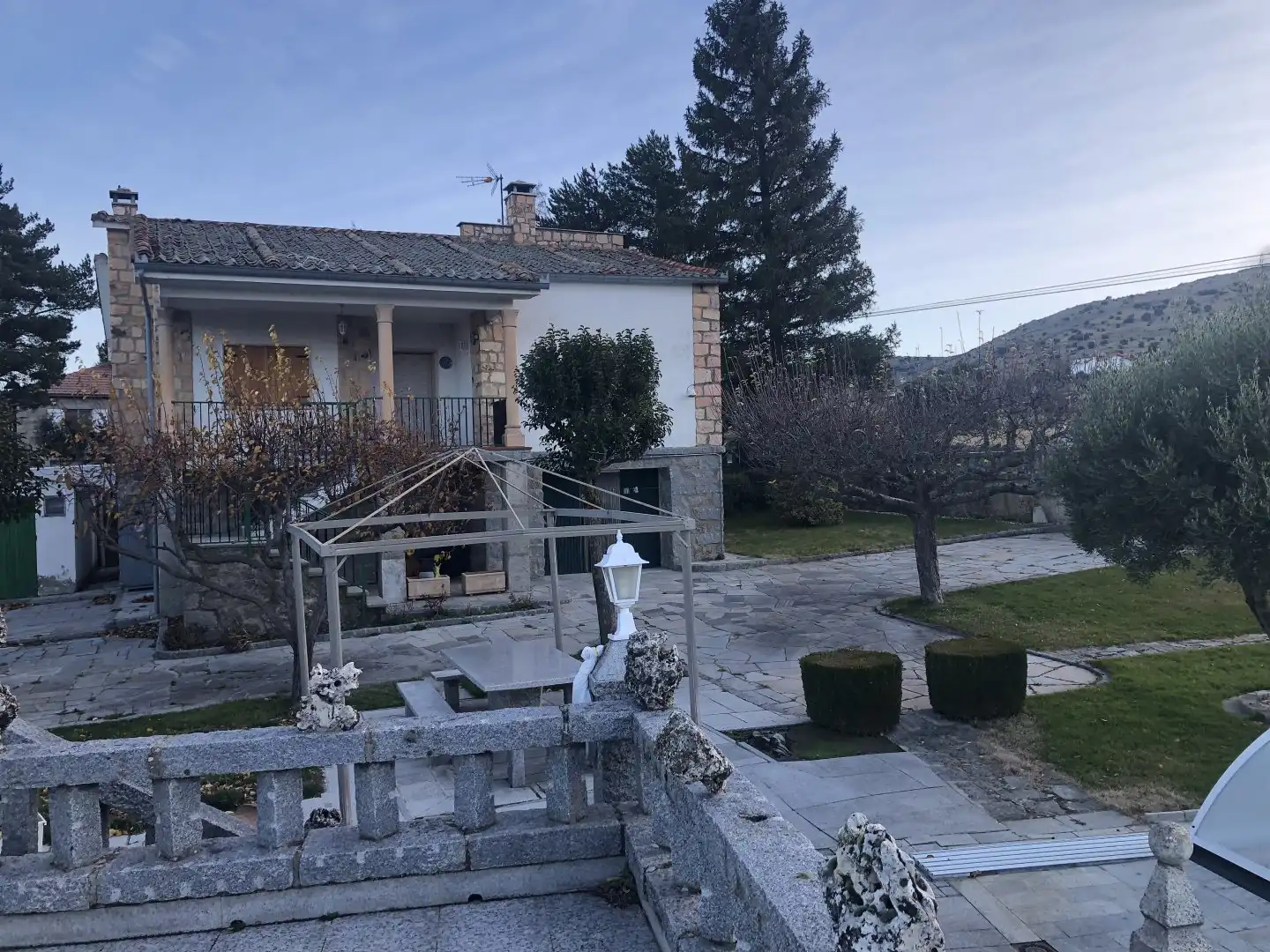 Vista exterior de Casa o chalet en venta en Otero de Herreros con Calefacción, Jardín privado y Terraza