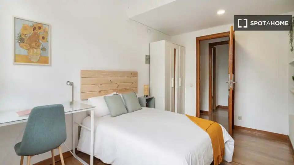 Bedroom of Flat for rent in Madrid  with Air Conditioner, Heating and Furnished