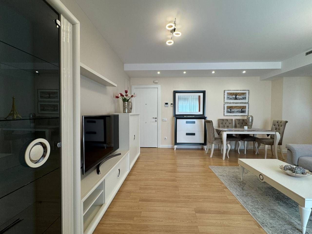 Living room of Flat for sale in  Logroño  with Parquet flooring, Terrace and Storage room