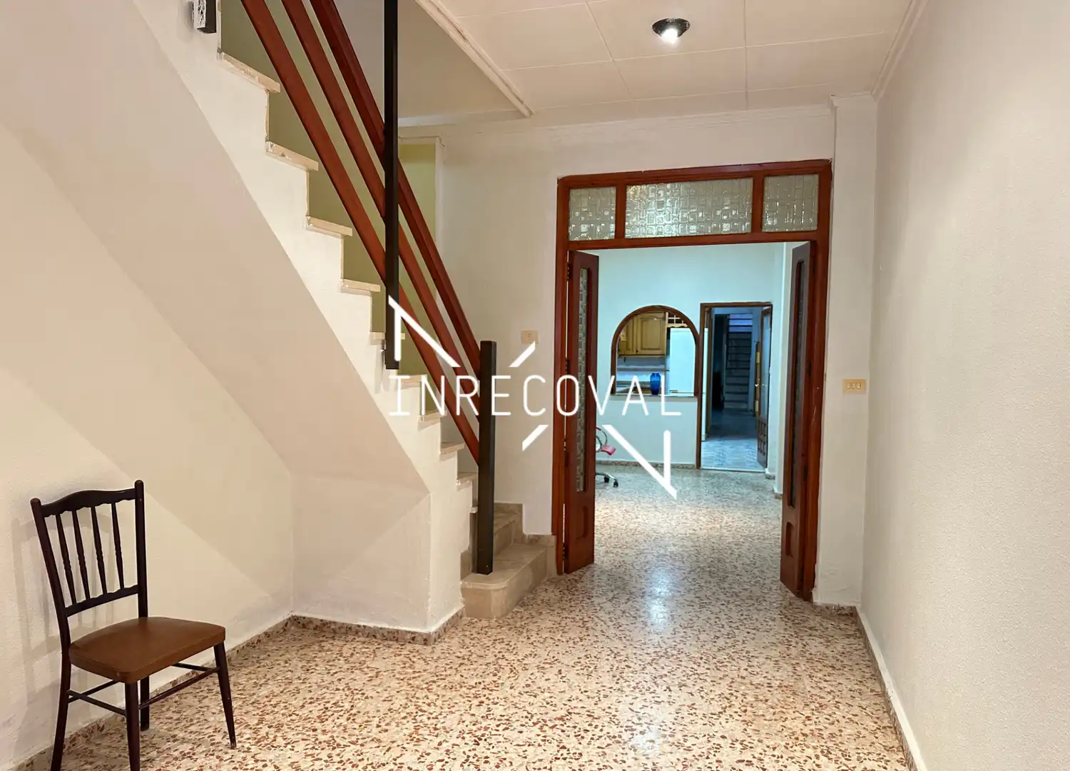 Casa aparellada amb terrassa en venda a Carrer de Cantarrana