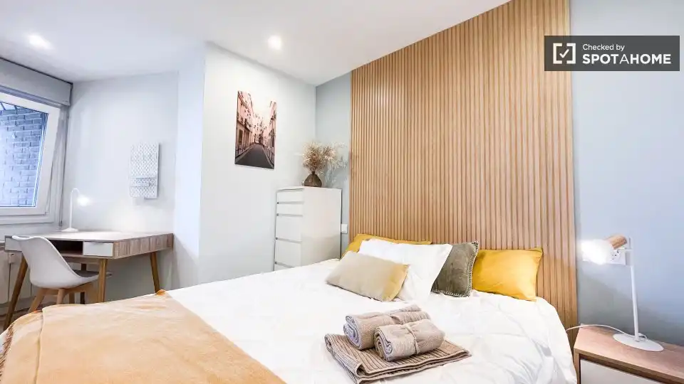 Bedroom of Flat for rent in Madrid  with Air Conditioner, Heating and Furnished