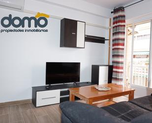 Living room of Flat to rent in  Granada Capital  with Air Conditioner, Furnished and Oven