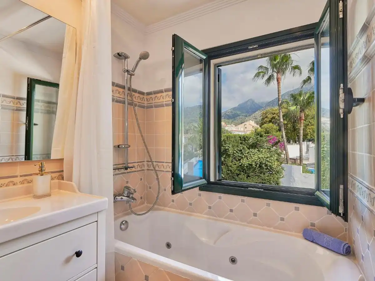 Bathroom of Houses for rent in Marbella  with Air Conditioner, Heating and Private garden
