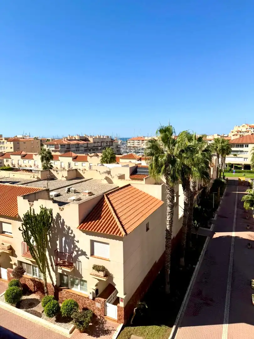 Vista exterior de Piso de alquiler en El Ejido con Aire acondicionado, Calefacción y Jardín privado