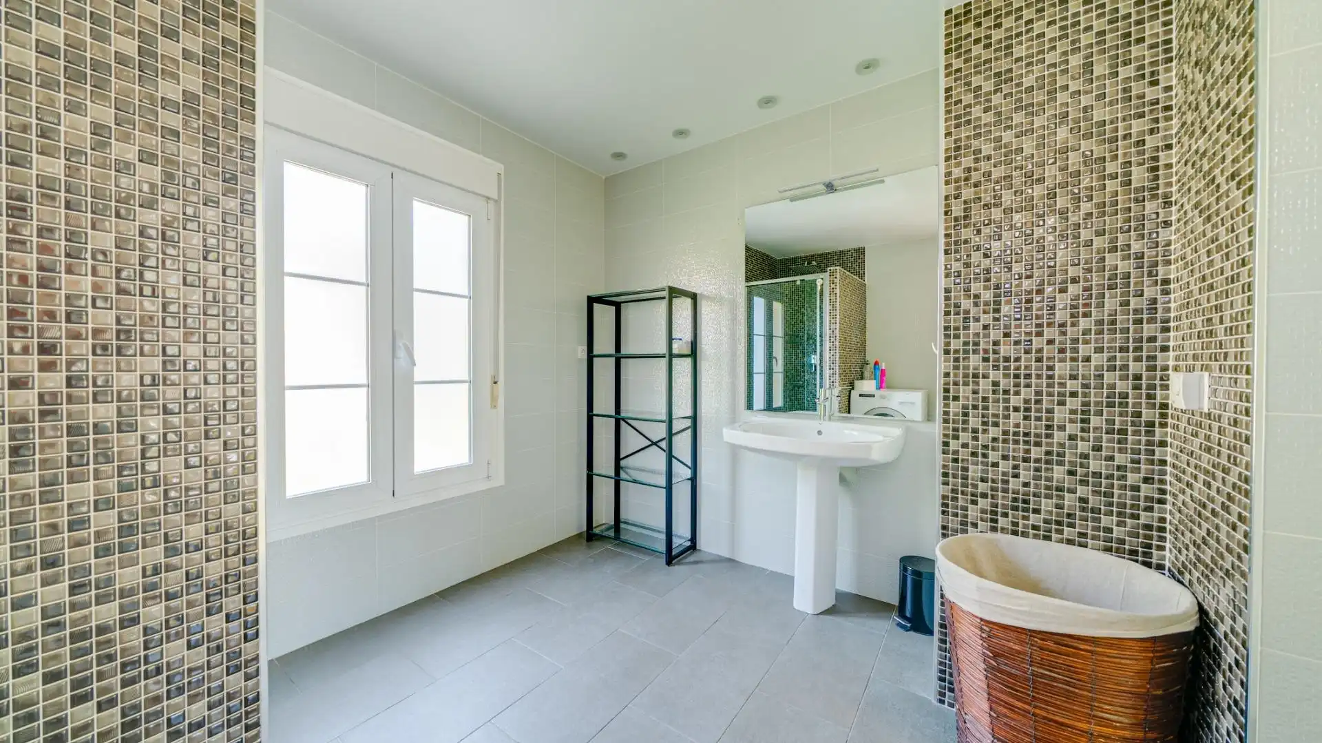 Badezimmer von Haus oder Chalet zum Verkauf in Finestrat mit Klimaanlage, Heizung und Privatgarten