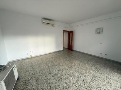 Flat for sale in Badalona  with Air Conditioner and Balcony