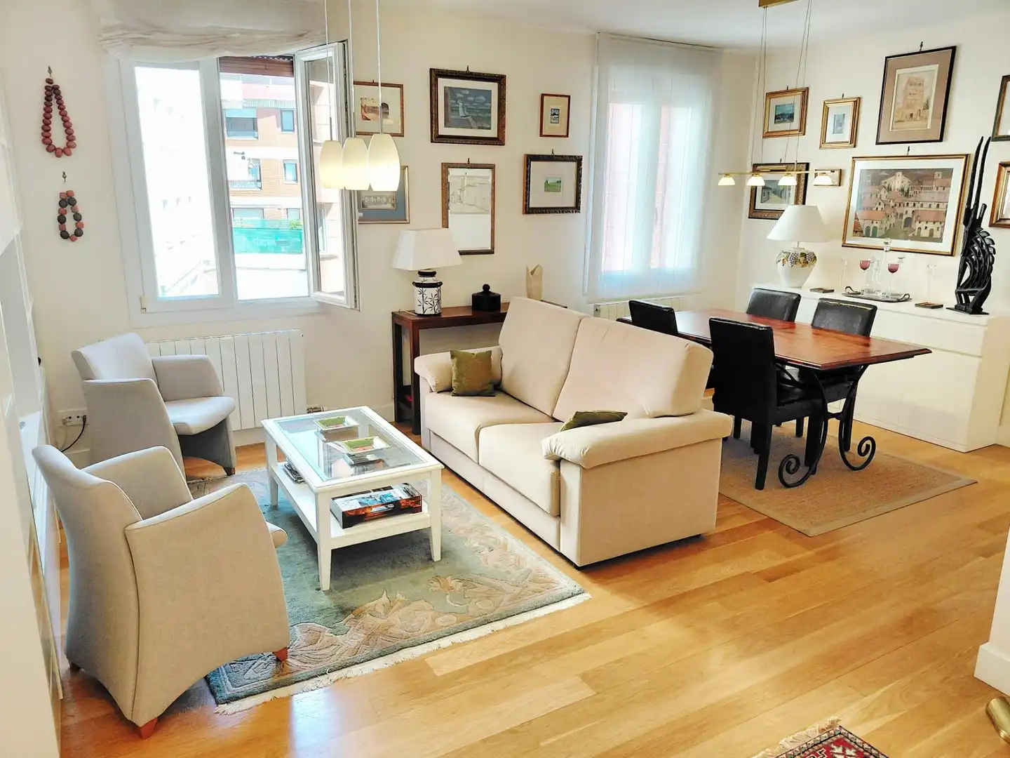 Sala d'estar de Pis en venda en Getxo  amb Calefacció i Moblat