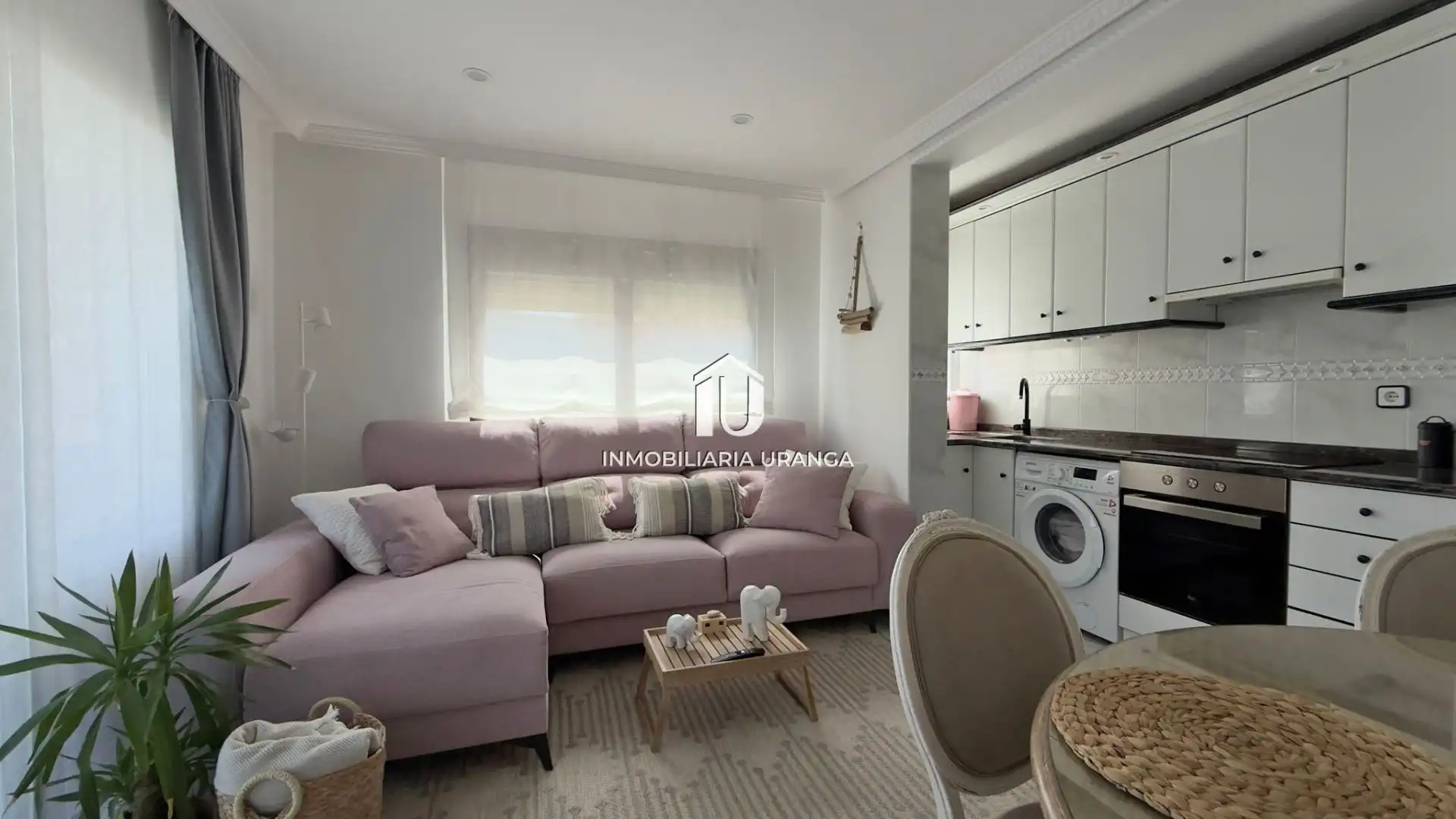 Wohnzimmer von Wohnung zum Verkauf in Laredo mit Heizung, Terrasse und Möbliert