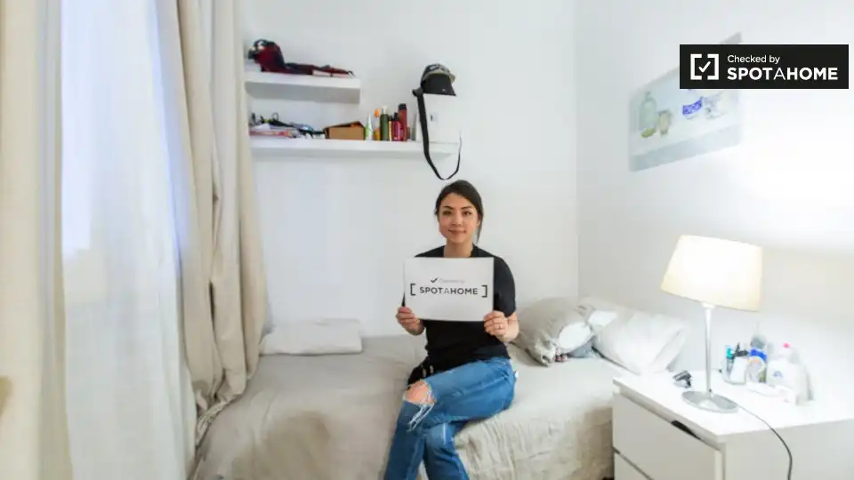 Bedroom of Flat for share in  Barcelona Capital  with Air Conditioner, Heating and Terrace