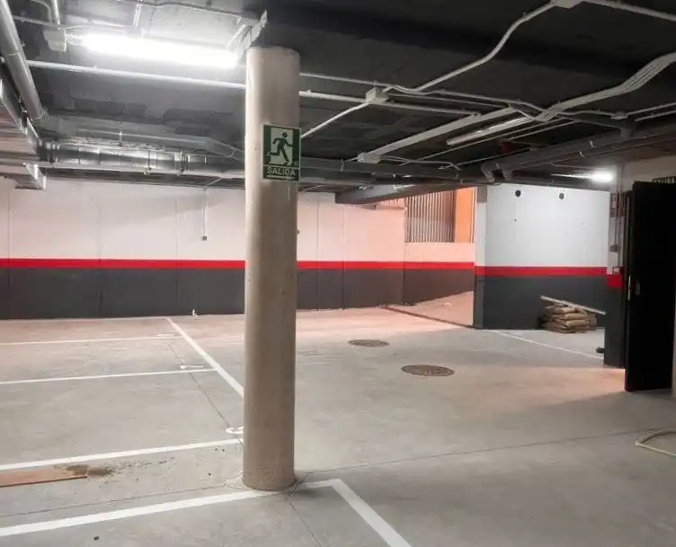 Parking de Piso de alquiler en Madrid con Aire acondicionado, Calefacción y Trastero