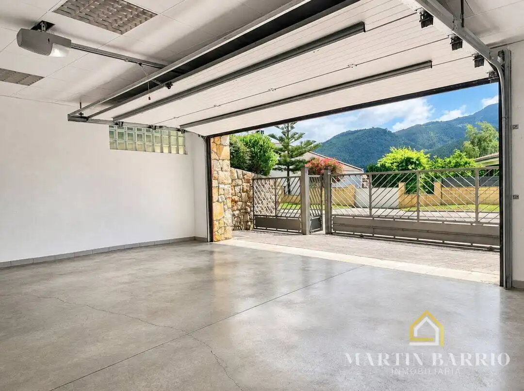 Parking de Casa o chalet en venta en Muskiz con Aire acondicionado, Calefacción y Jardín privado