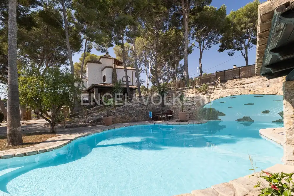 Piscina de Casa o chalet de alquiler en Manises con Aire acondicionado, Calefacción y Jardín privado
