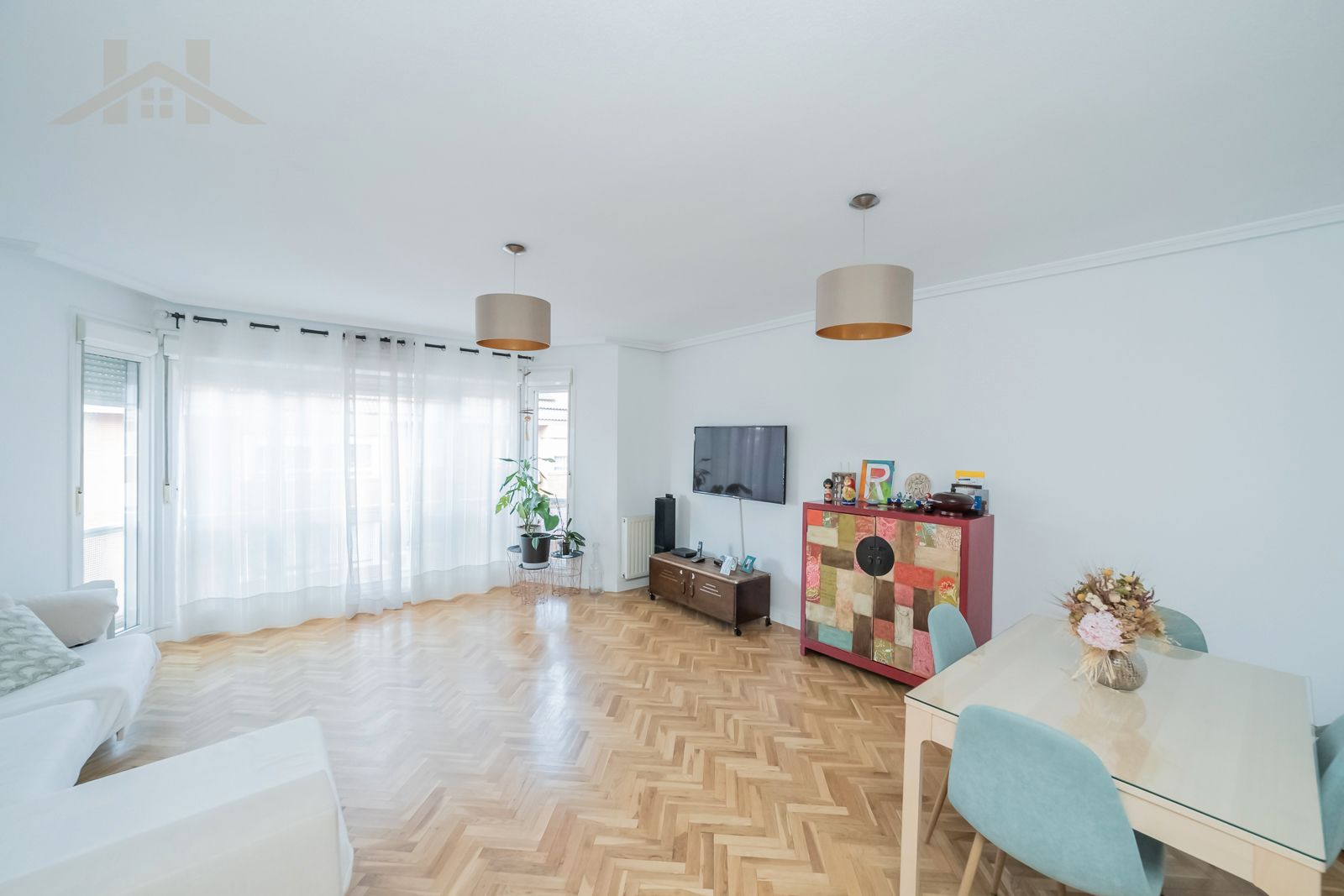Living room of Flat for sale in Fuenlabrada  with Air Conditioner, Heating and Parquet flooring