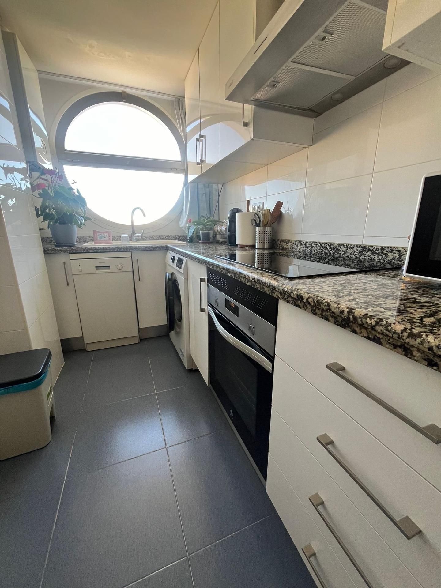 Cocina de Estudio de alquiler en Castellón de la Plana / Castelló de la Plana con Aire acondicionado, Trastero y Amueblado