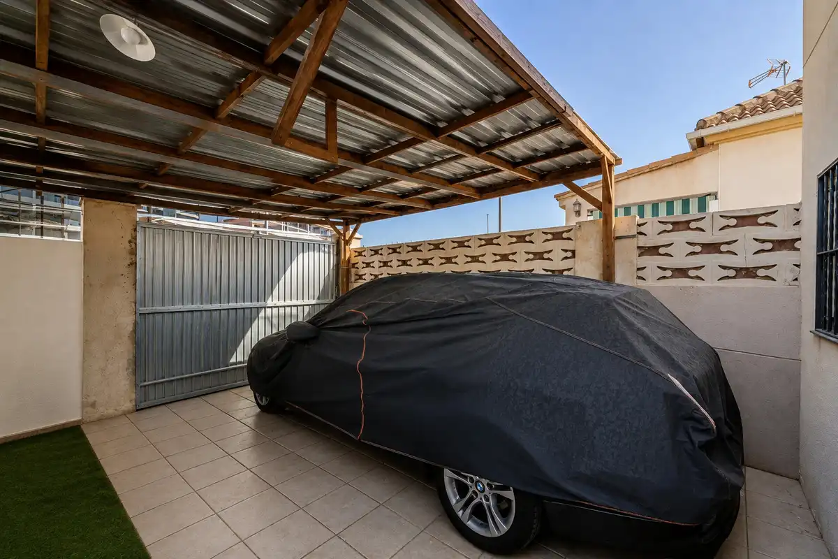 Parking de Casa adosada en venta en Torrevieja con Aire acondicionado, Calefacción y Jardín privado