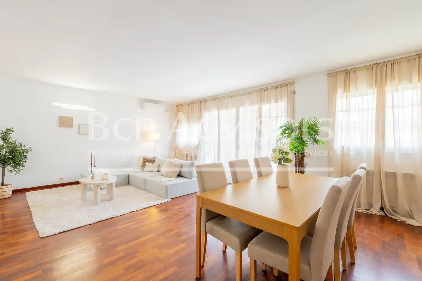 Sala d'estar de Casa adosada en venda en Sant Just Desvern amb Aire condicionat, Calefacció i Parquet