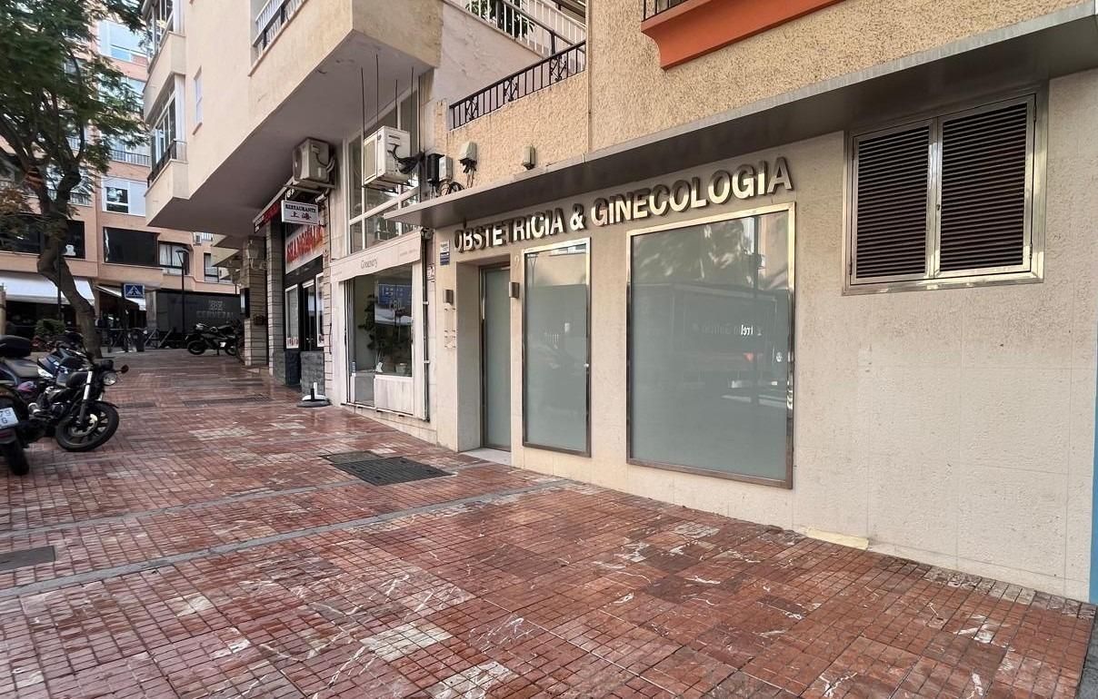 Local de lloguer en Marbella amb Aire condicionat i Moblat