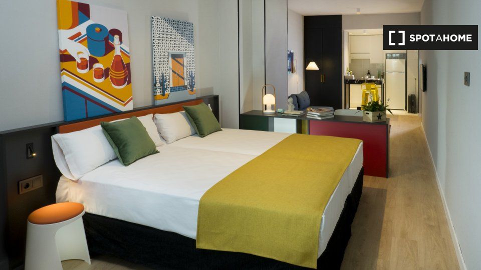 Bedroom of Flat to rent in Pozuelo de Alarcón  with Air Conditioner, Heating and Furnished