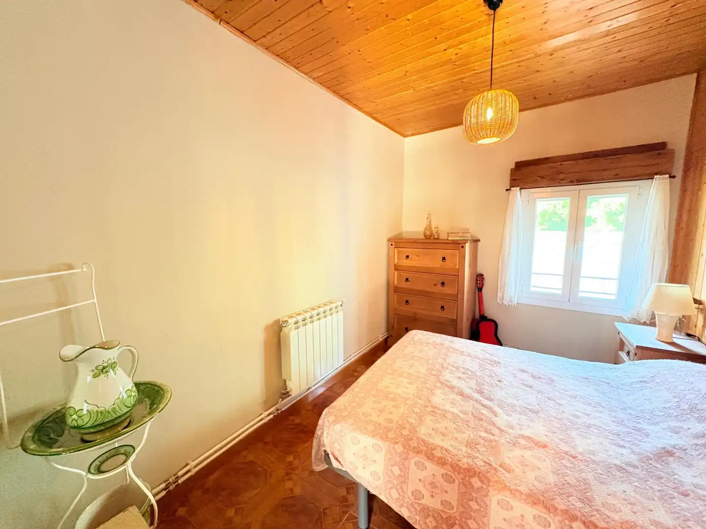 Dormitori de Casa o xalet en venda en Ponferrada amb Calefacció, Terrassa i Moblat