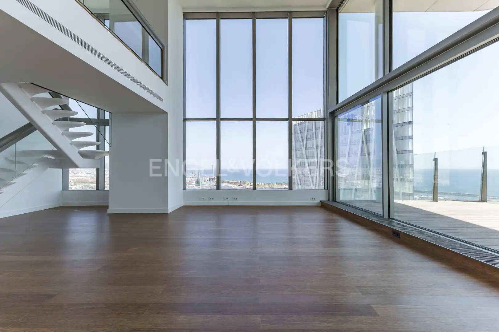Sala d'estar de Pis en venda en Barcelona amb Aire condicionat, Calefacció i Parquet